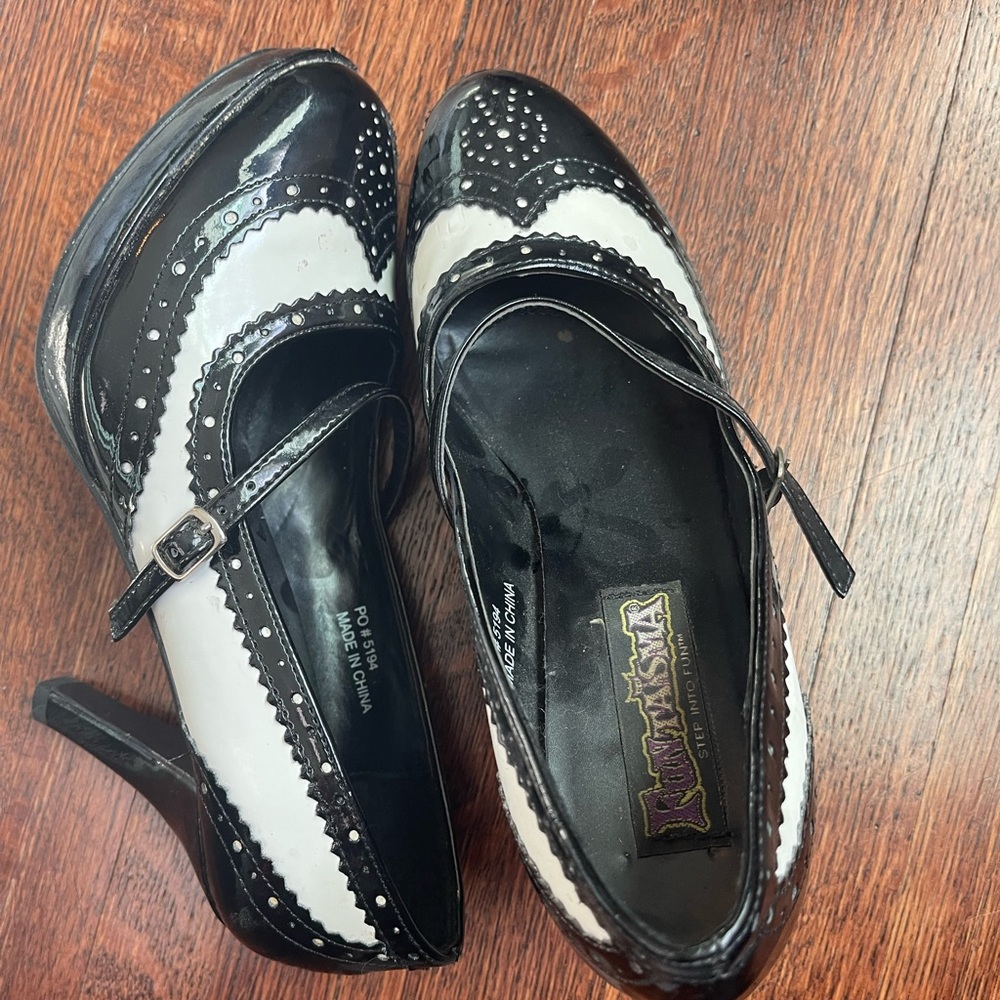 Mary Jane / flapper heels black and white